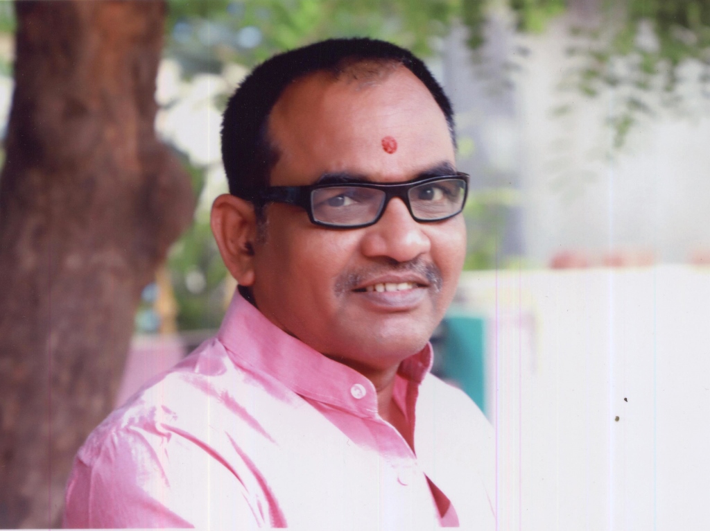 श्री.रमाकांत लिंबेकर, संचालक, गणेश वाचनालय, परभणी  