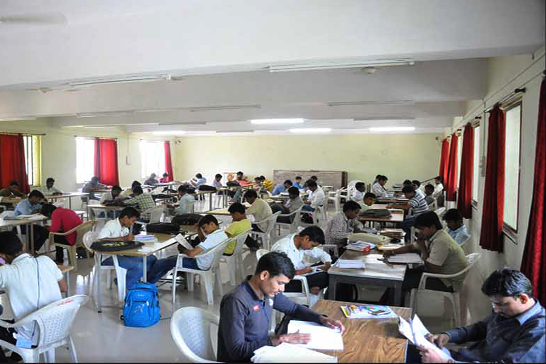 ग्रंथालयातील मुलांची अभ्यासिका