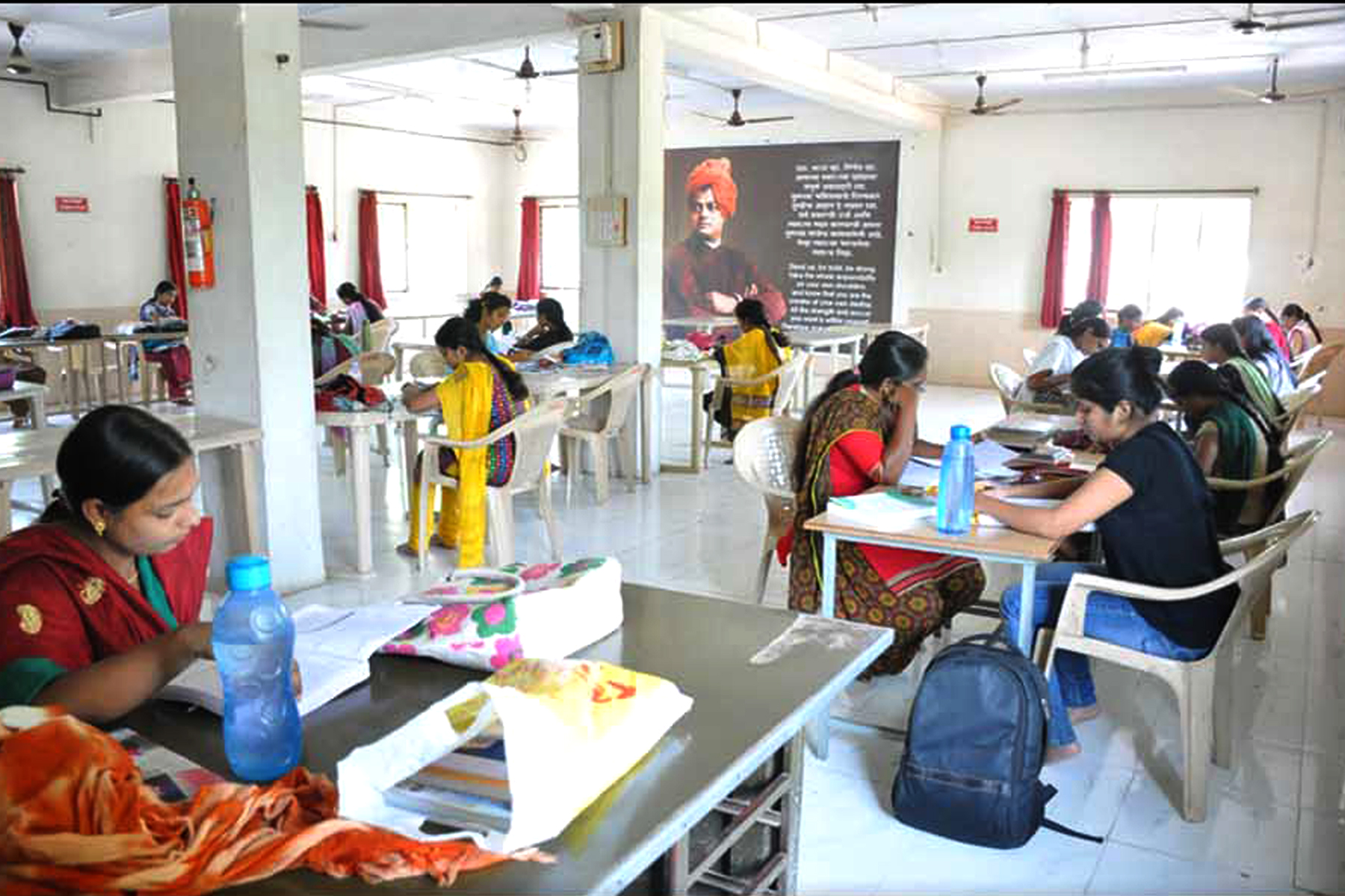 ग्रंथालयातील मुलींची अभ्यासिका