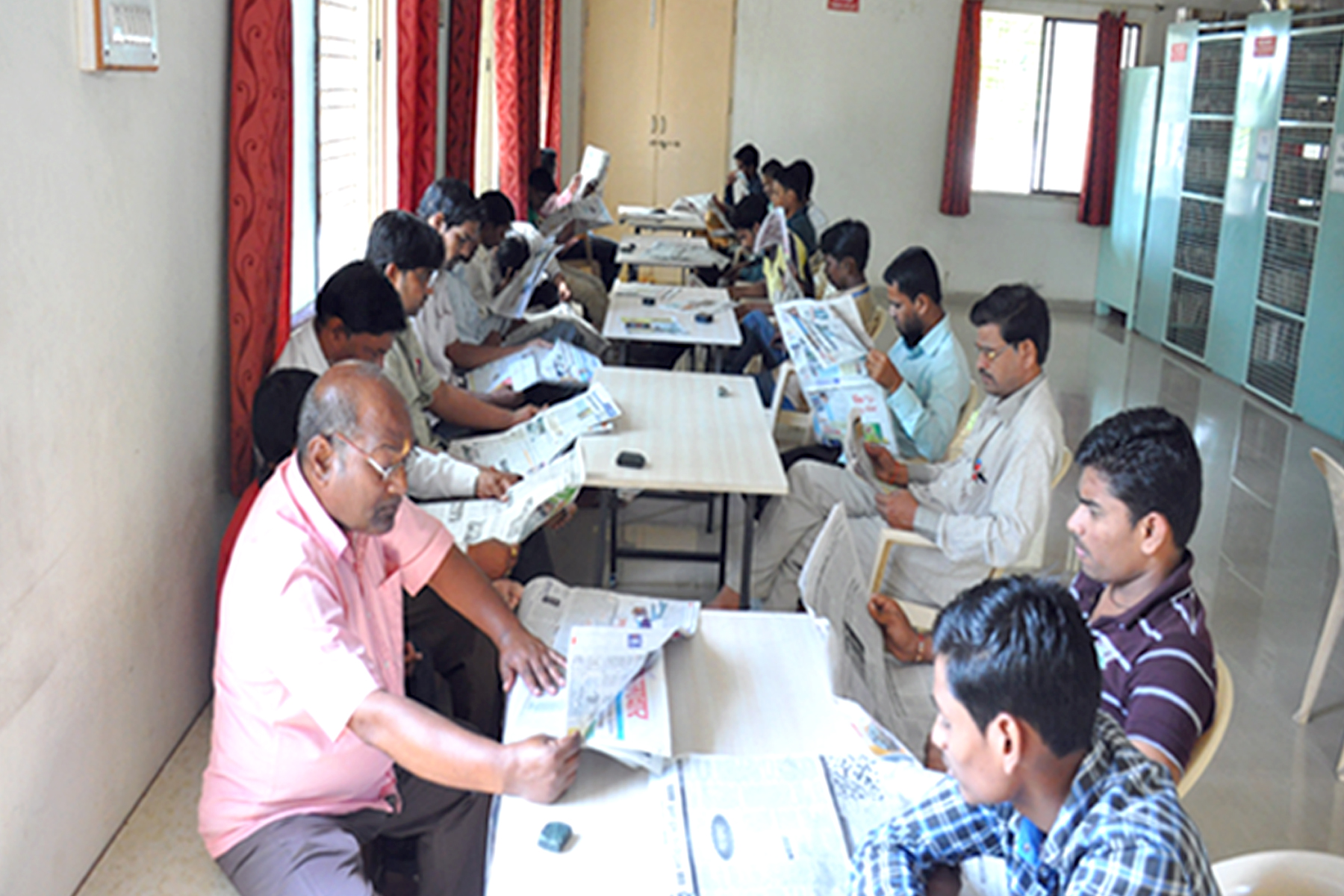 वर्तमानपत्र वाचन कक्ष 